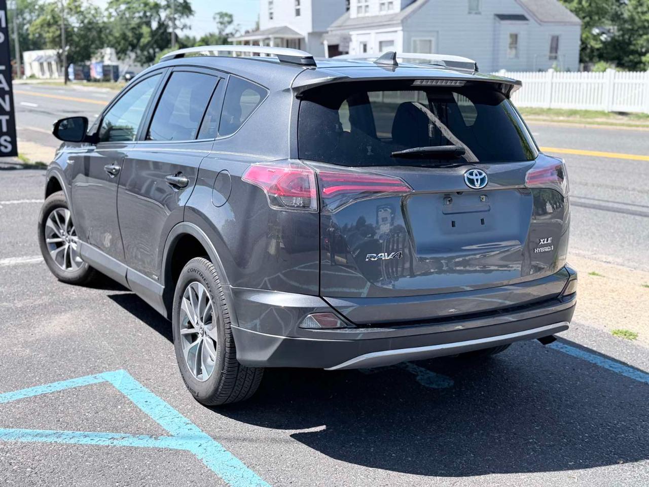 Toyota RAV4 Hybrid XLE 2017