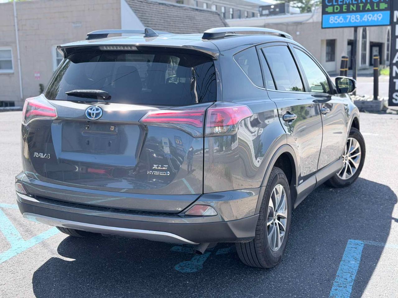 Toyota RAV4 Hybrid XLE 2017