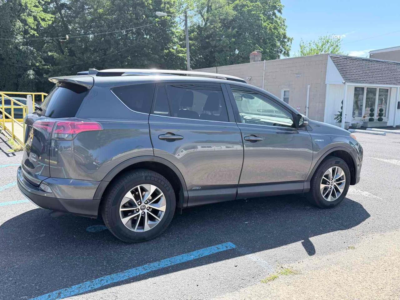 Toyota RAV4 Hybrid XLE 2017