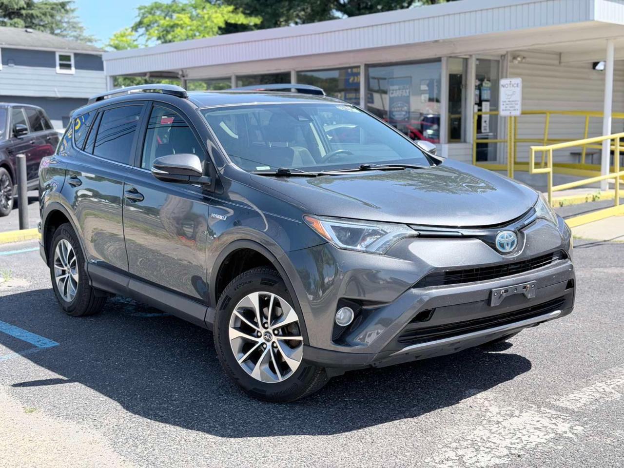 Toyota RAV4 Hybrid XLE 2017