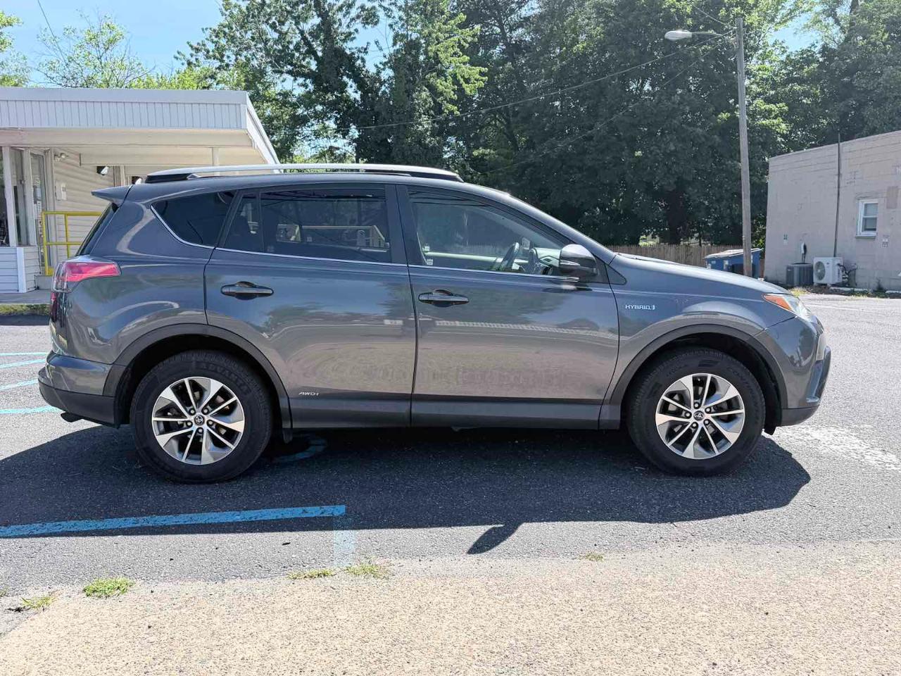 Toyota RAV4 Hybrid XLE 2017