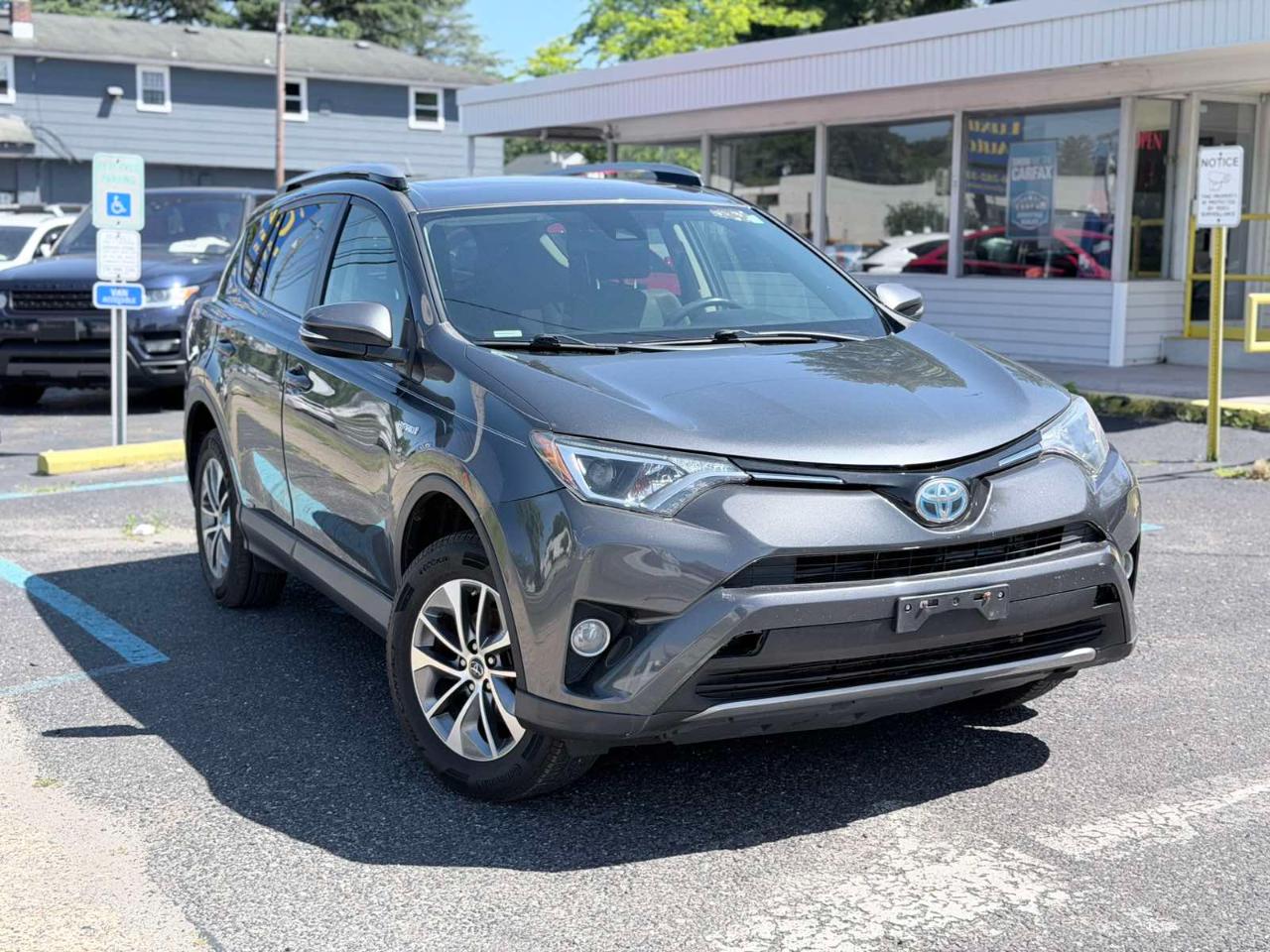Toyota RAV4 Hybrid XLE 2017