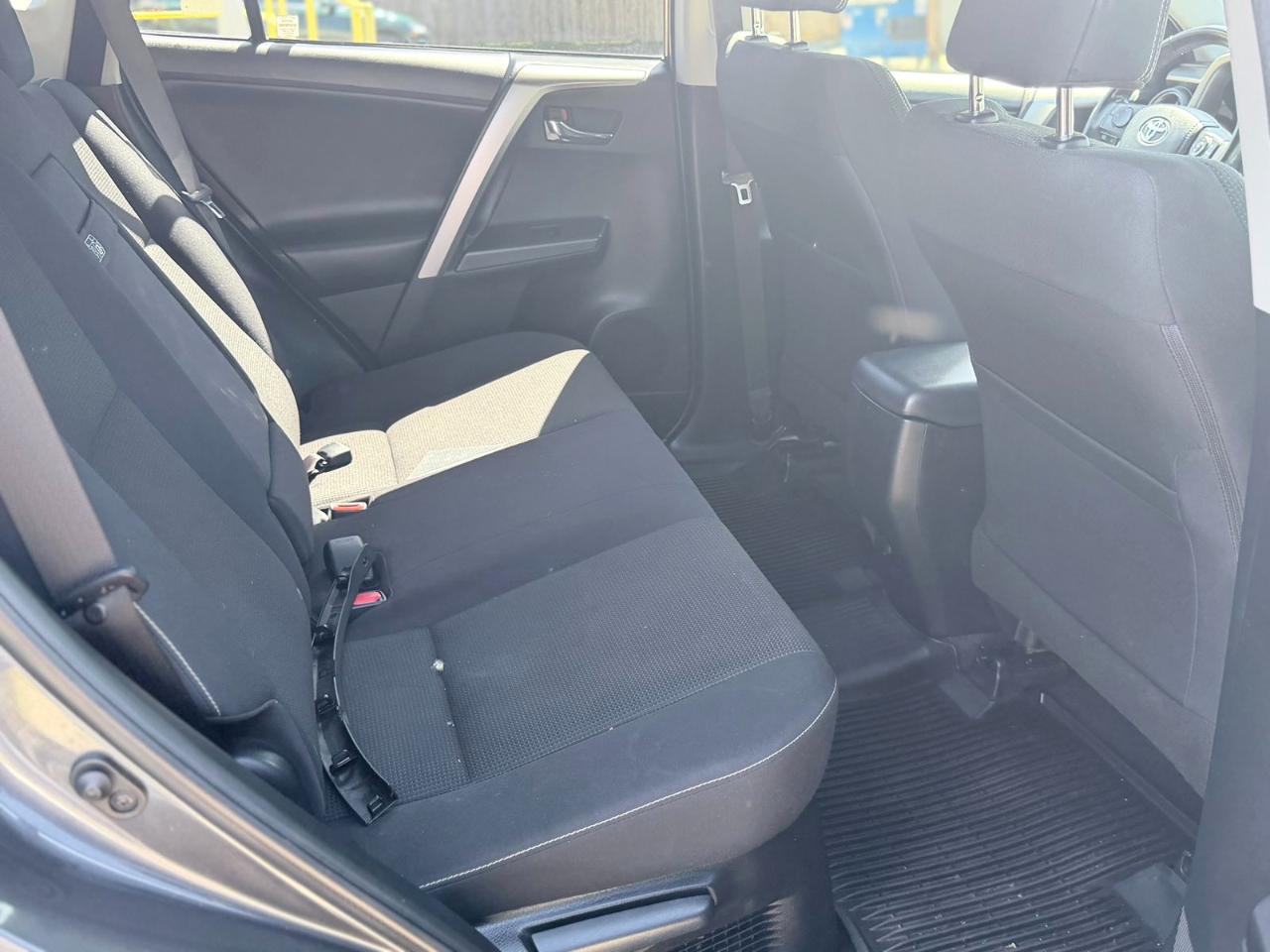 Toyota RAV4 Hybrid XLE 2017