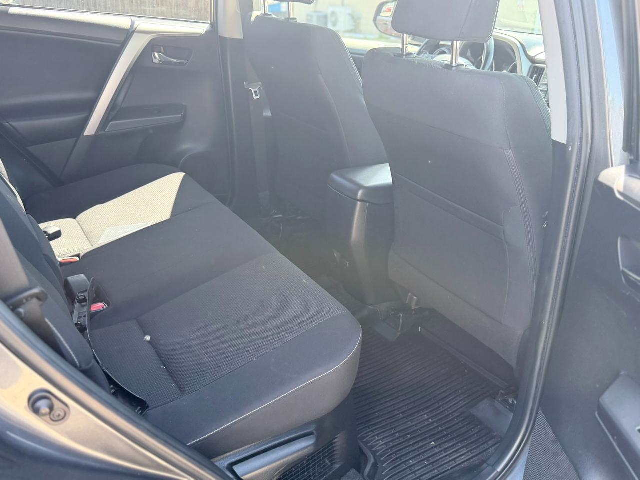 Toyota RAV4 Hybrid XLE 2017