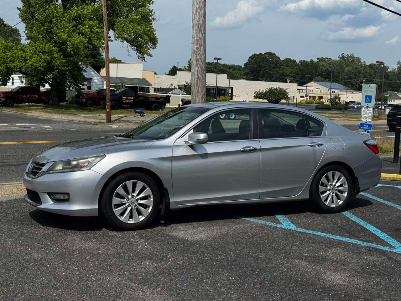 Honda Accord EX Sedan 6-Spd MT 2013