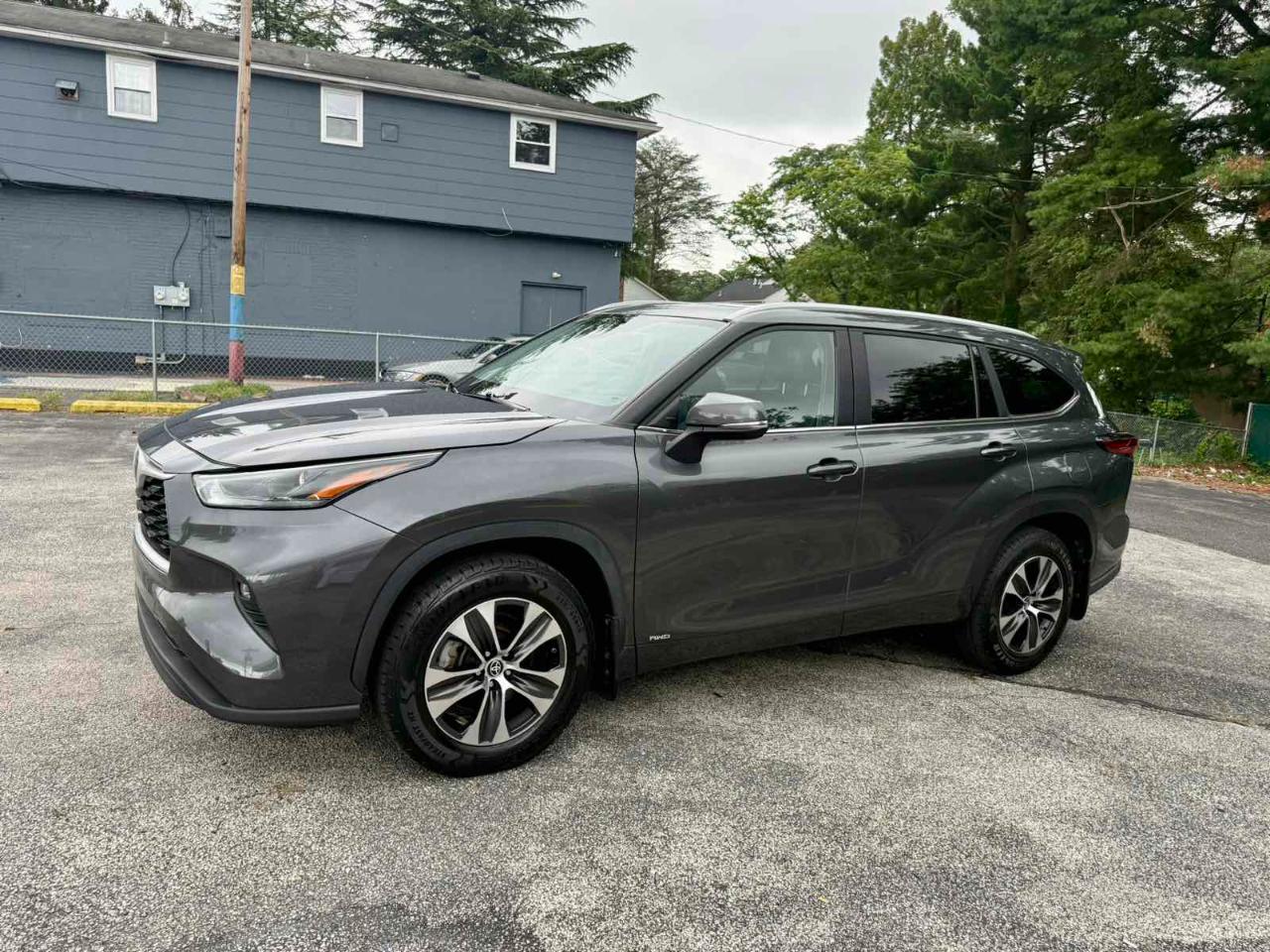 Toyota Highlander Hybrid XLE 2023