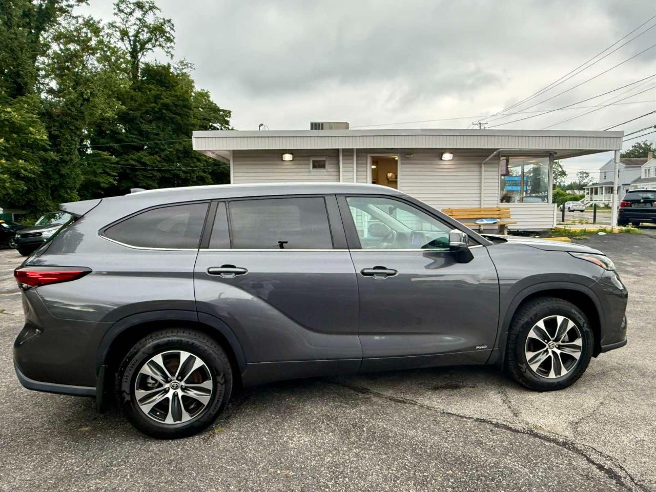 Toyota Highlander Hybrid XLE 2023