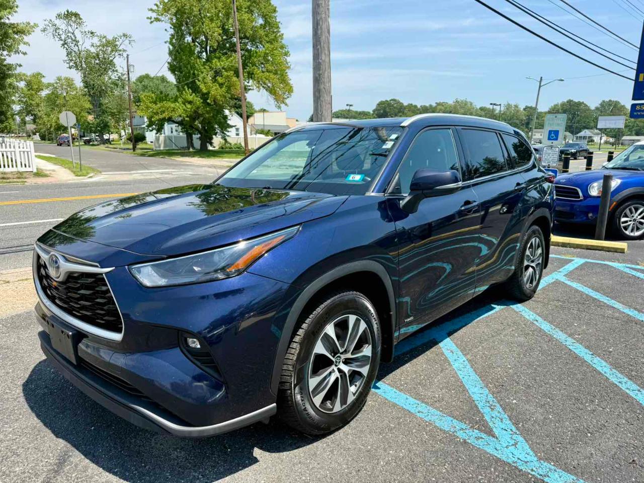 Toyota Highlander Hybrid XLE AWD 2022