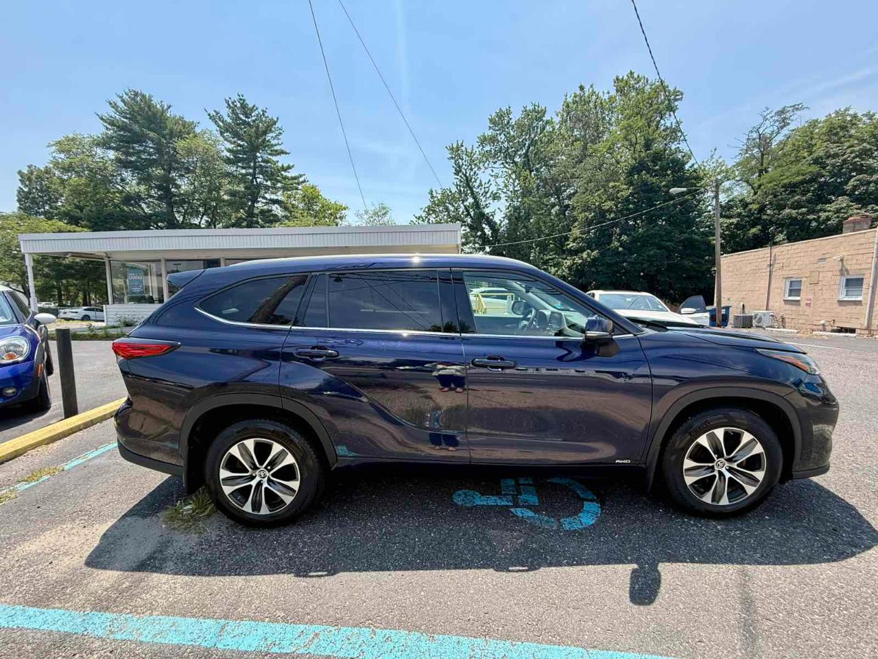 Toyota Highlander Hybrid XLE AWD 2022