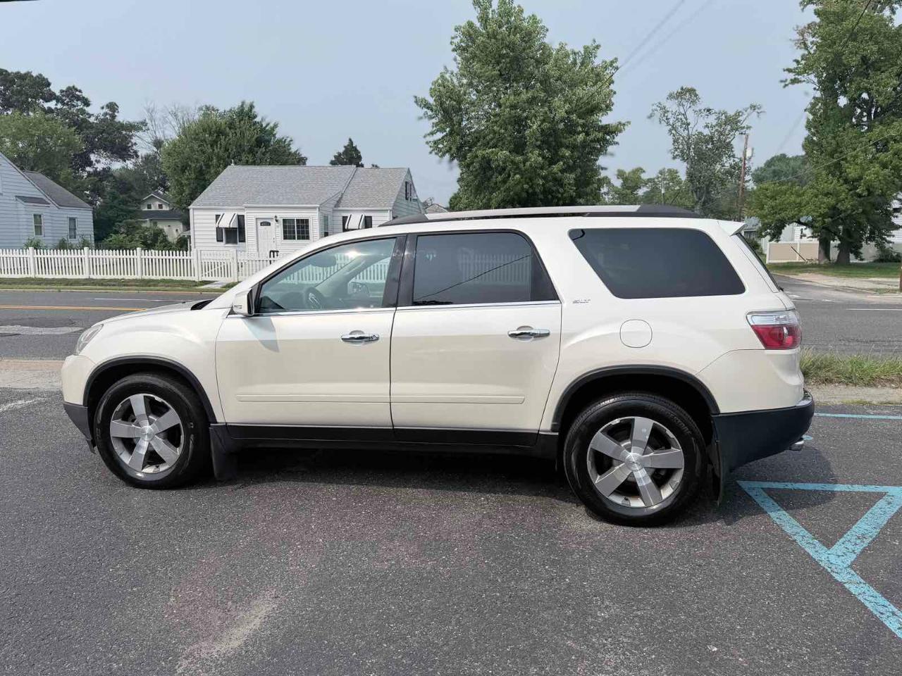 GMC Acadia AWD 4dr SLT1 2012