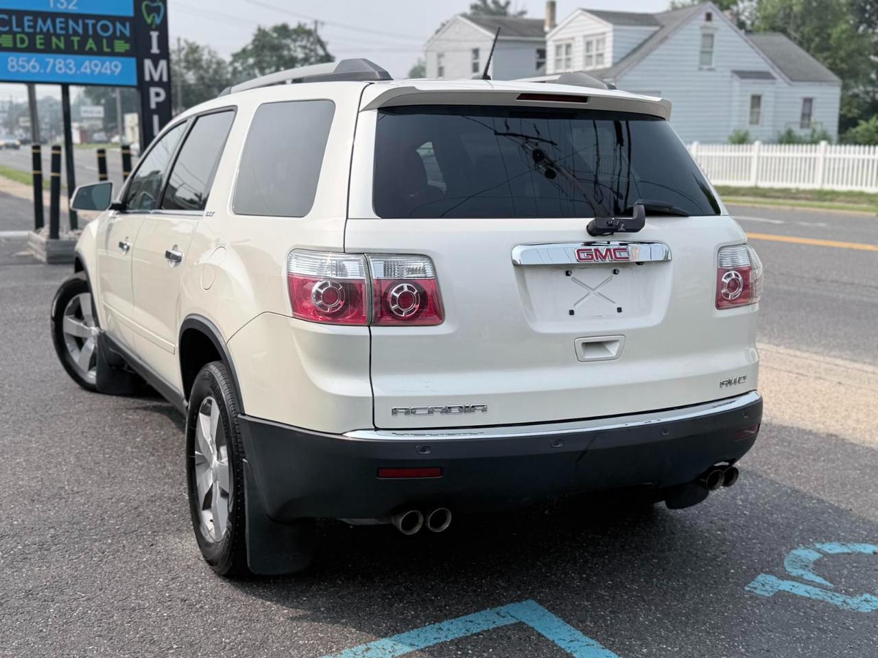 GMC Acadia AWD 4dr SLT1 2012