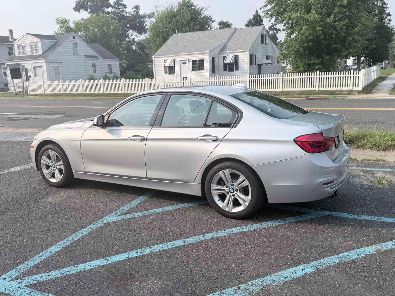 BMW 3 Series 4dr Sdn 328i xDrive AWD SULEV 2016