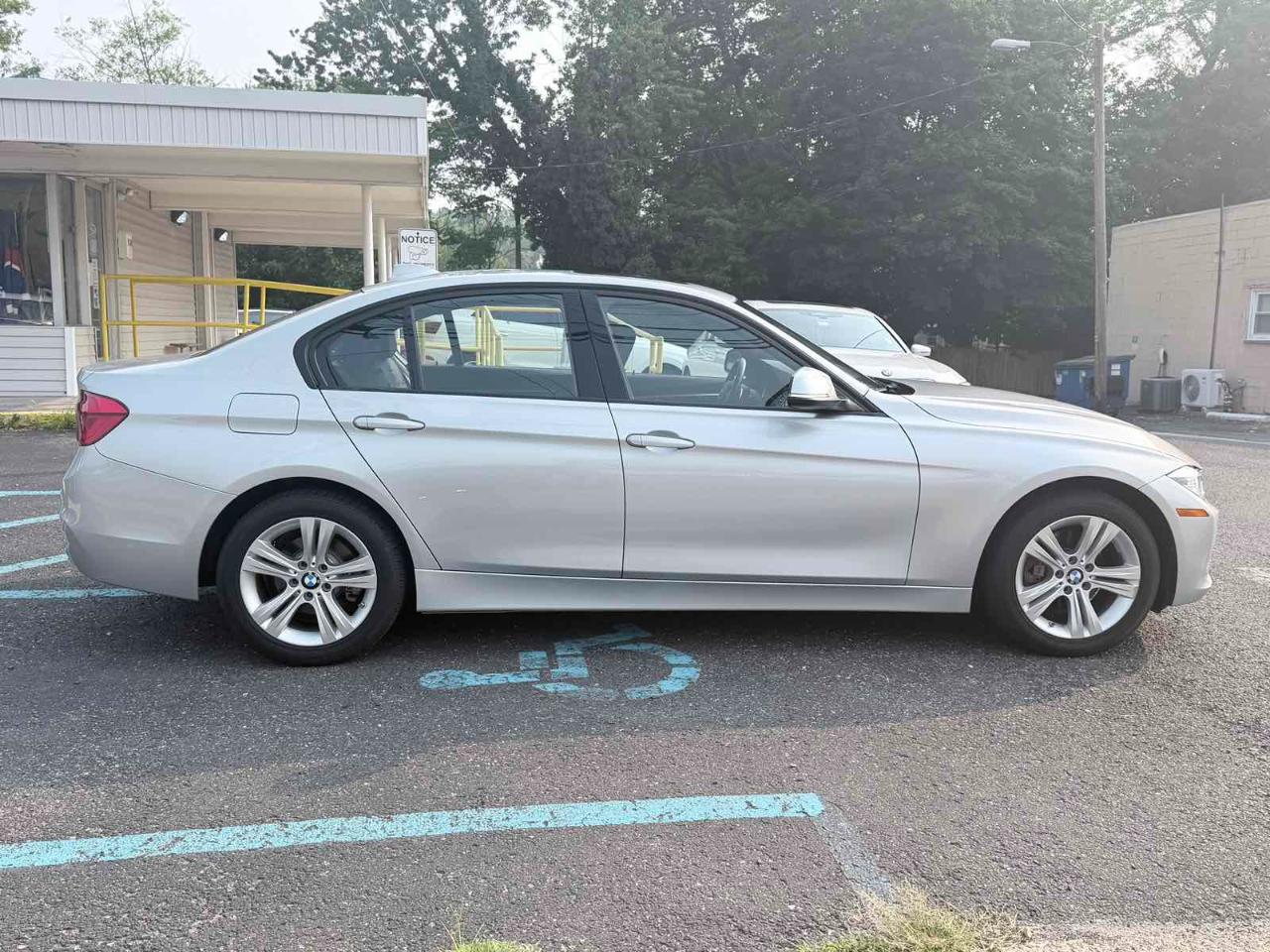 BMW 3 Series 4dr Sdn 328i xDrive AWD SULEV 2016
