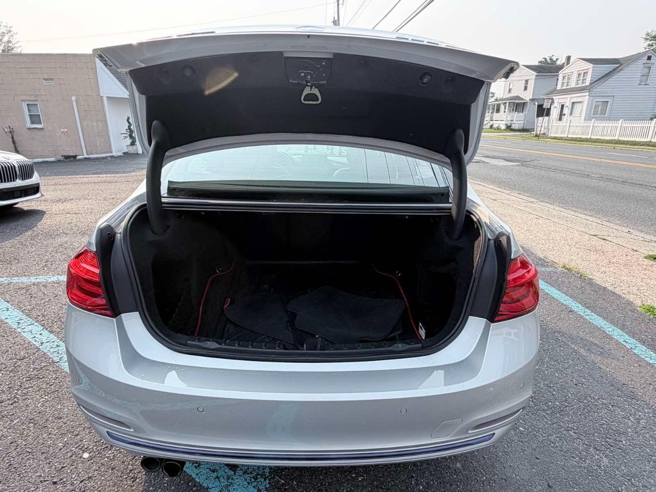 BMW 3 Series 4dr Sdn 328i xDrive AWD SULEV 2016