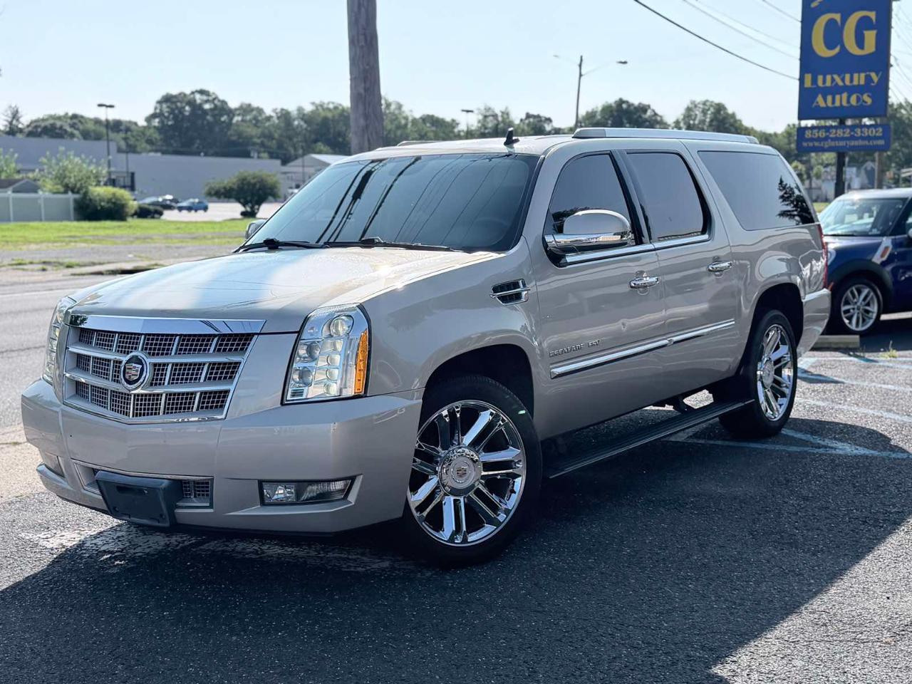 Cadillac Escalade ESV AWD 4dr Platinum Edition 2013