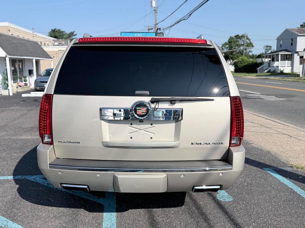 Cadillac Escalade ESV AWD 4dr Platinum Edition 2013
