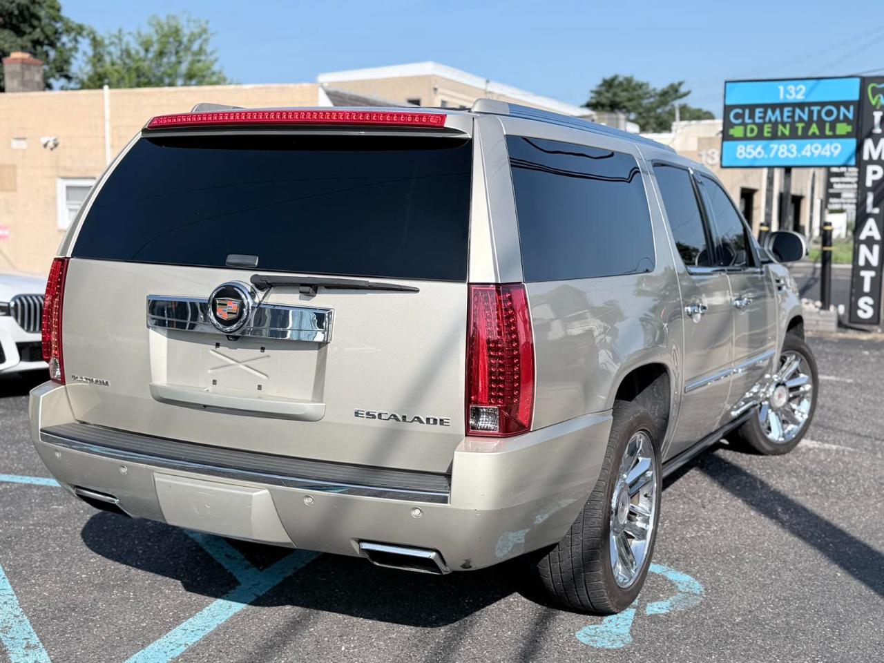 Cadillac Escalade ESV AWD 4dr Platinum Edition 2013