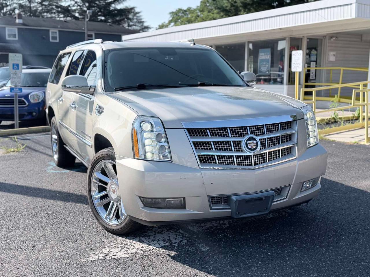 Cadillac Escalade ESV AWD 4dr Platinum Edition 2013
