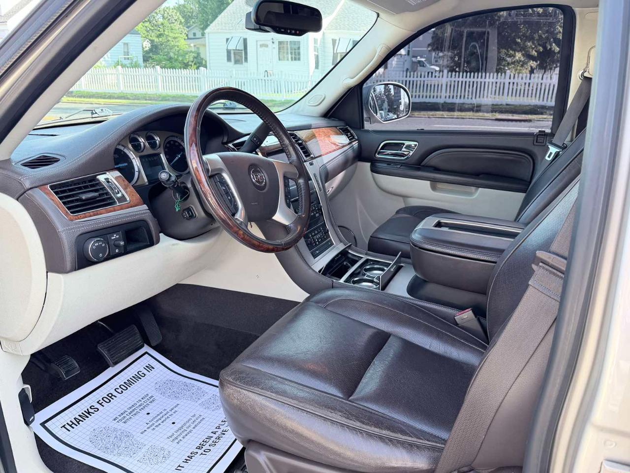 Cadillac Escalade ESV AWD 4dr Platinum Edition 2013