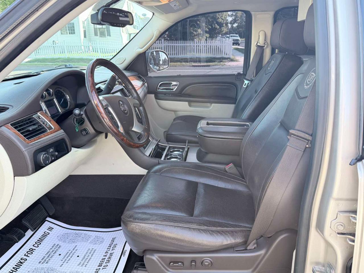Cadillac Escalade ESV AWD 4dr Platinum Edition 2013