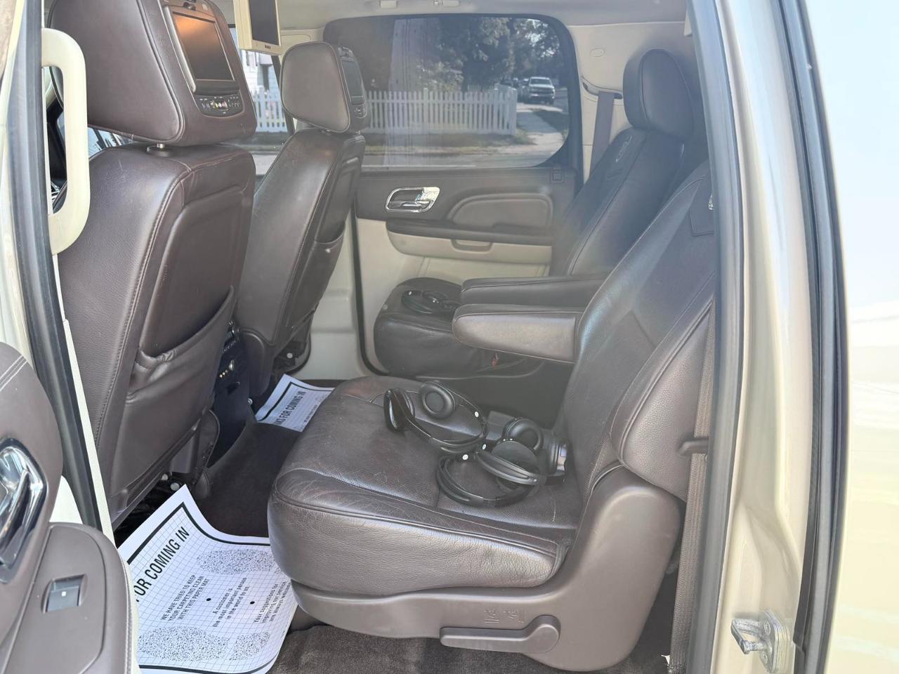 Cadillac Escalade ESV AWD 4dr Platinum Edition 2013