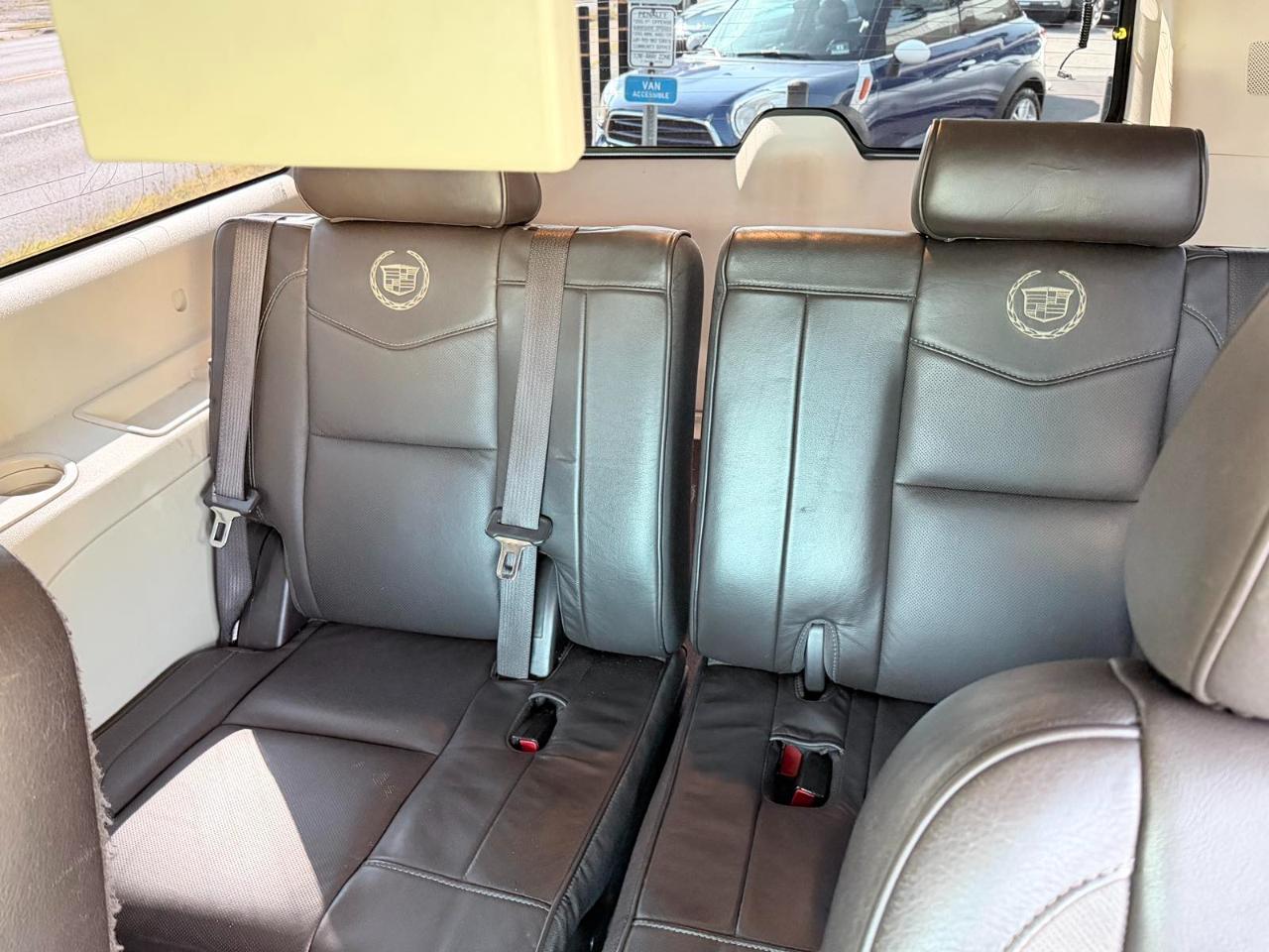 Cadillac Escalade ESV AWD 4dr Platinum Edition 2013