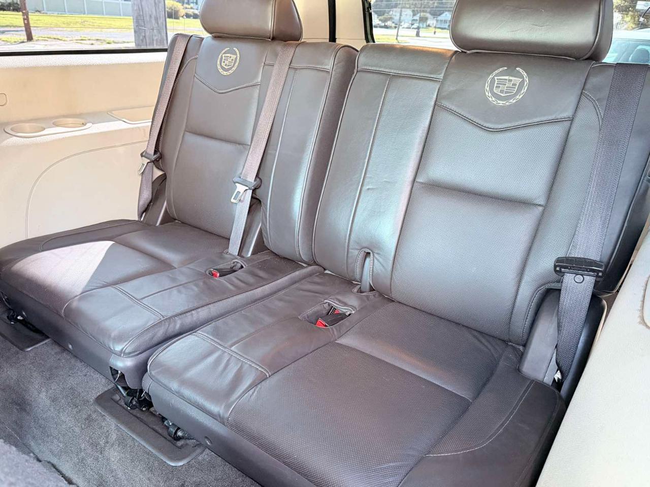 Cadillac Escalade ESV AWD 4dr Platinum Edition 2013