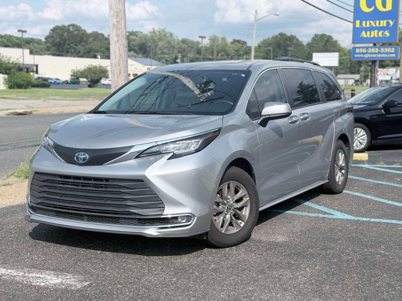Toyota Sienna XLE FWD 7-Passenger (Natl) 2022