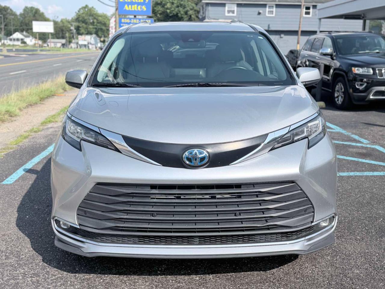 Toyota Sienna XLE FWD 7-Passenger (Natl) 2022