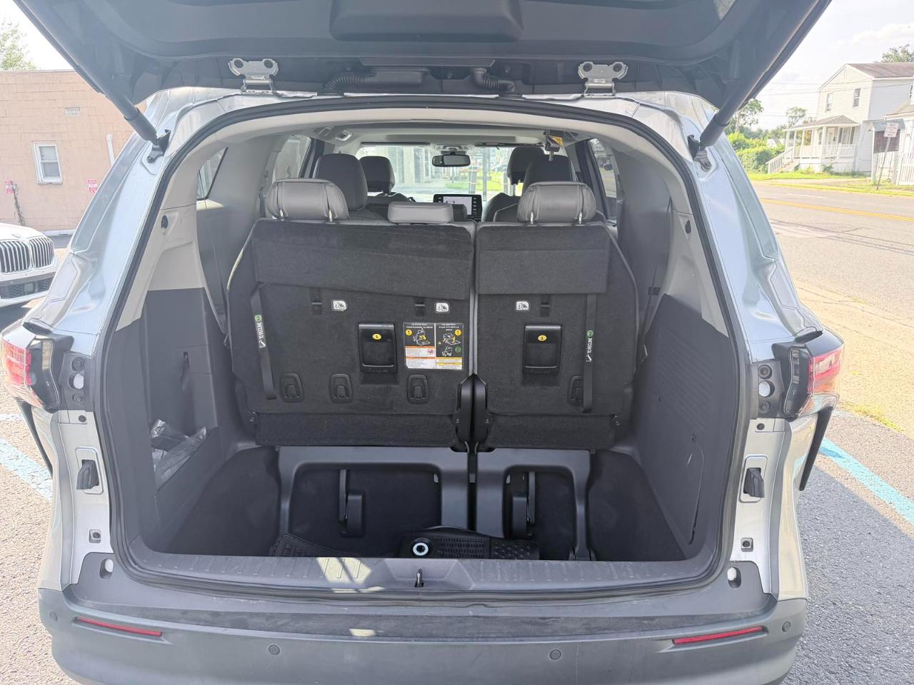 Toyota Sienna XLE FWD 7-Passenger (Natl) 2022