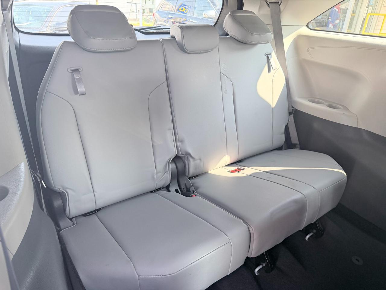 Toyota Sienna XLE FWD 7-Passenger (Natl) 2022