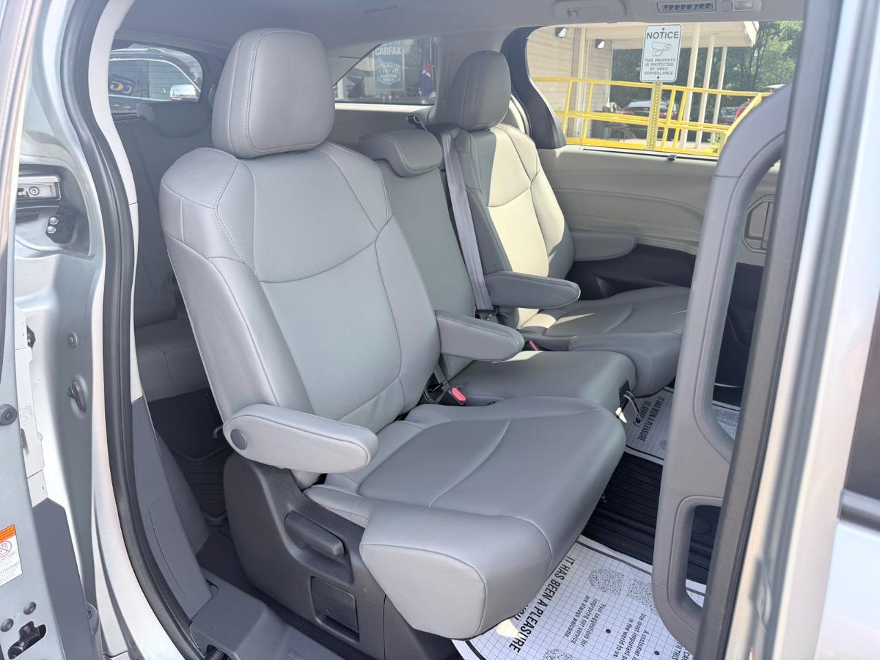 Toyota Sienna XLE FWD 7-Passenger (Natl) 2022