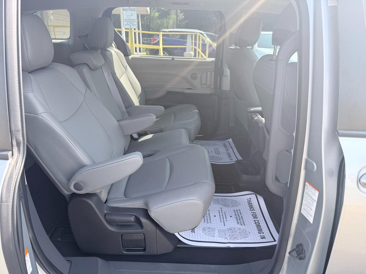 Toyota Sienna XLE FWD 7-Passenger (Natl) 2022