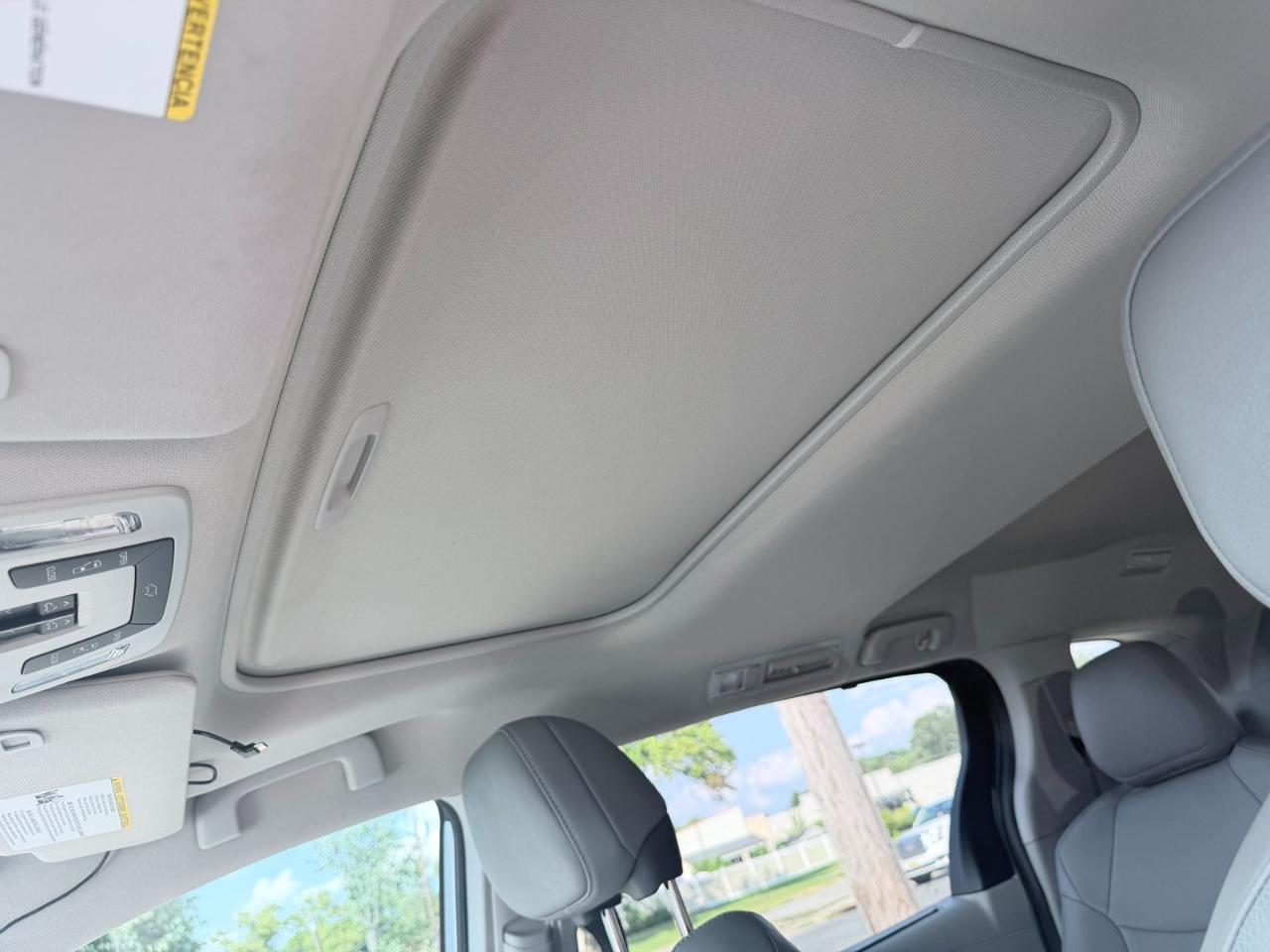 Toyota Sienna XLE FWD 7-Passenger (Natl) 2022