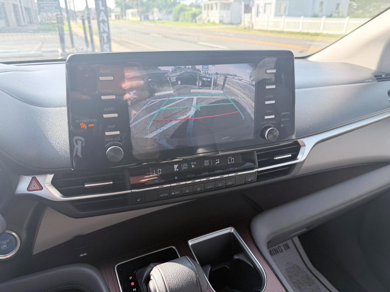 Toyota Sienna XLE FWD 7-Passenger (Natl) 2022