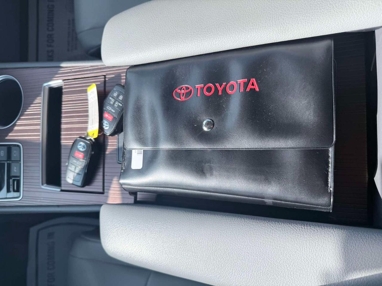 Toyota Sienna XLE FWD 7-Passenger (Natl) 2022