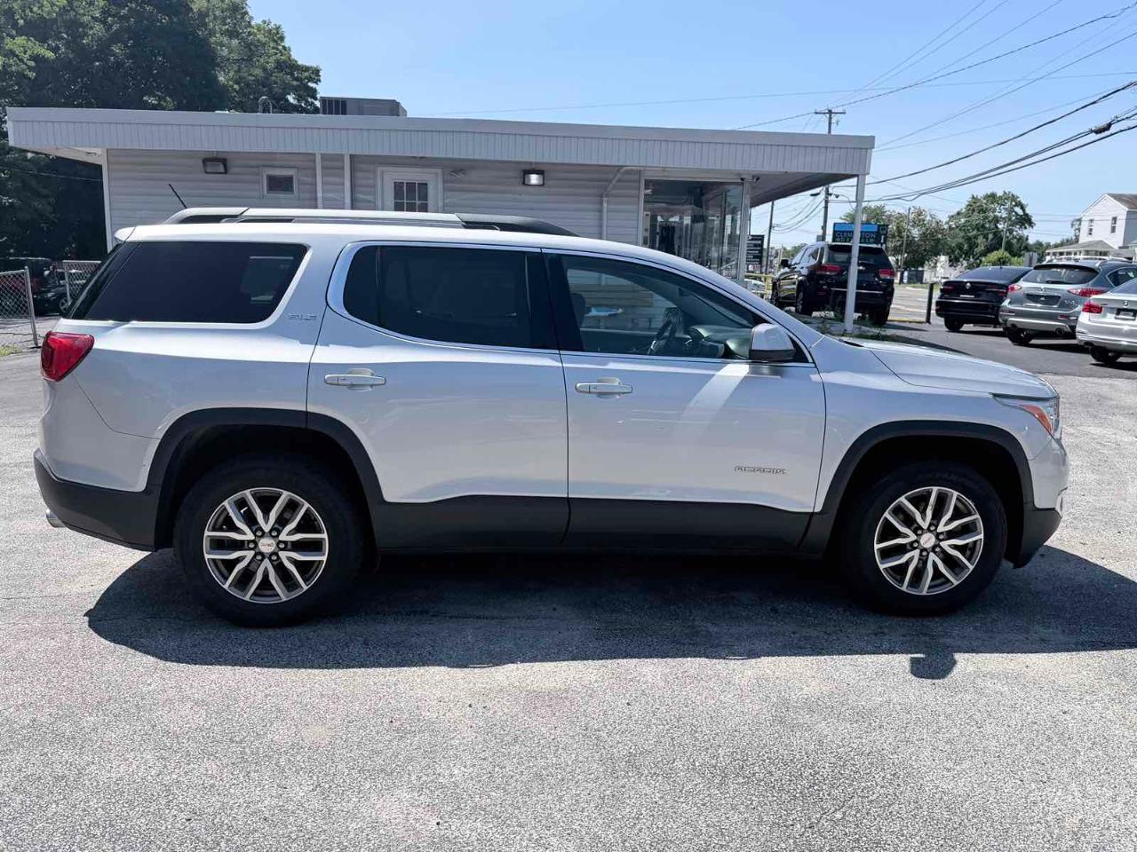 GMC Acadia AWD 4dr SLE w/SLE-2 2017