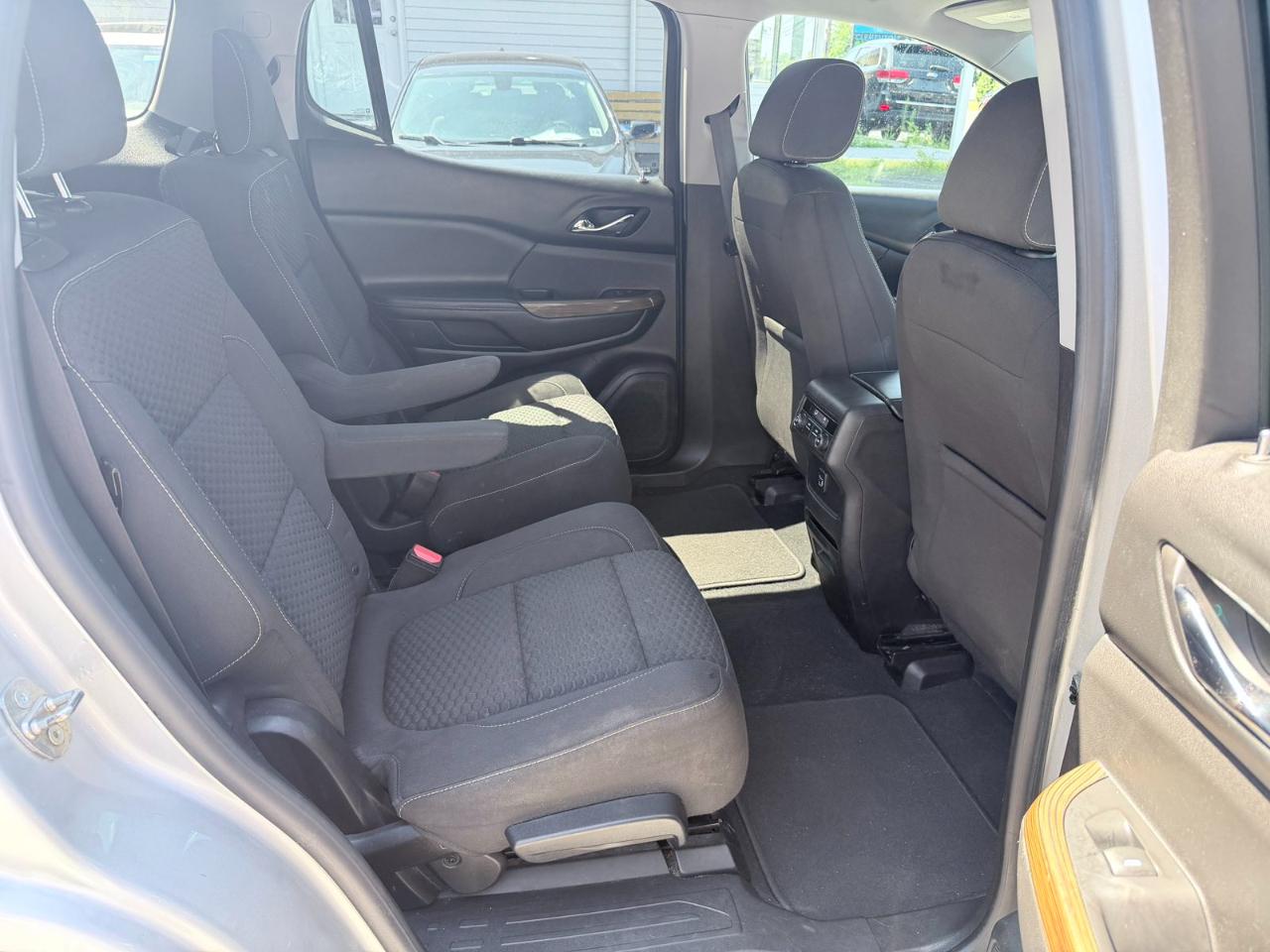 GMC Acadia AWD 4dr SLE w/SLE-2 2017