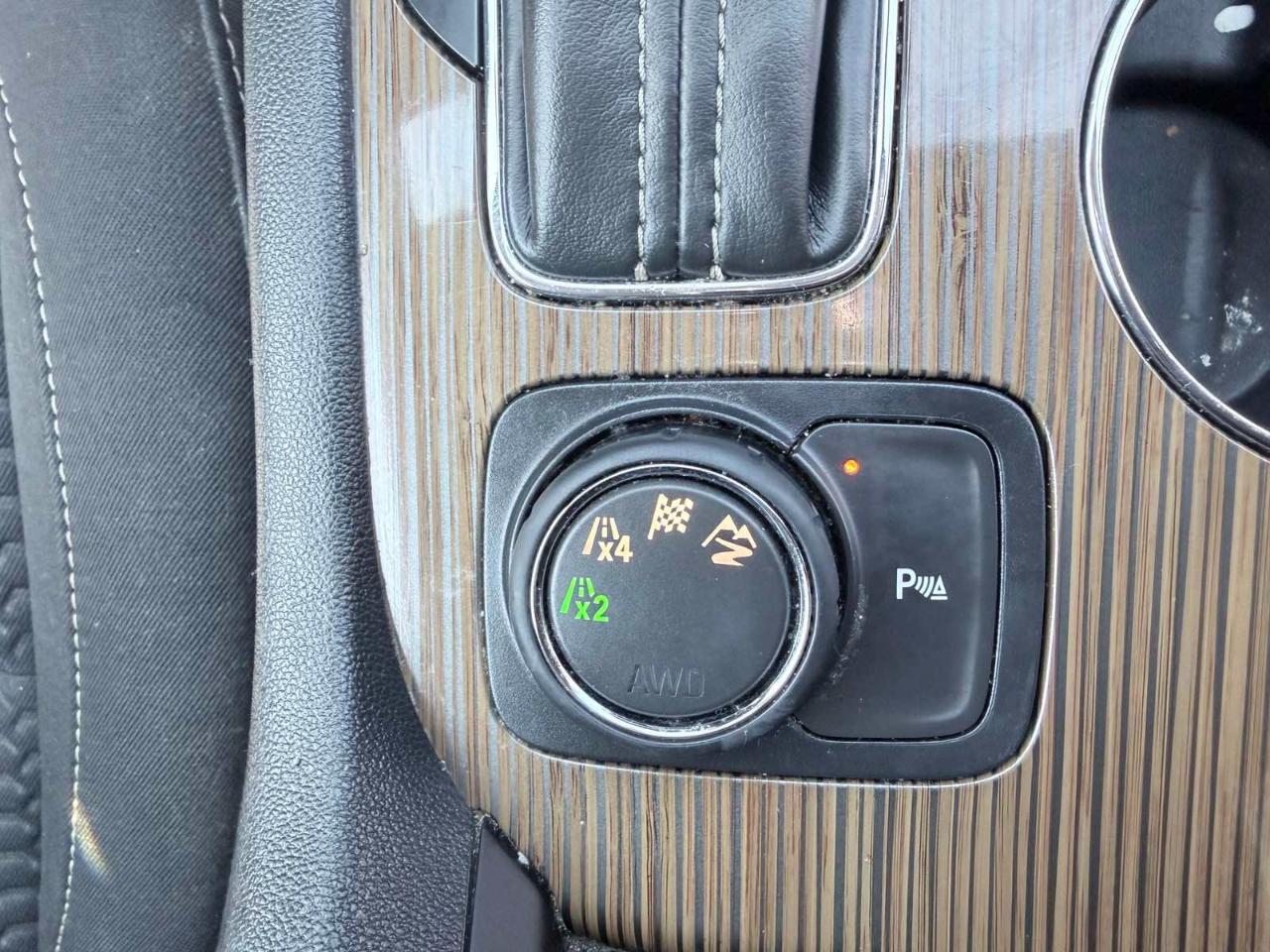 GMC Acadia AWD 4dr SLE w/SLE-2 2017
