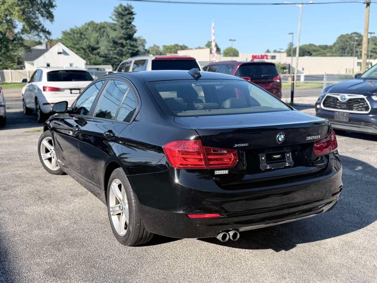 BMW 3 Series 4dr Sdn 328i xDrive AWD SULEV 2014