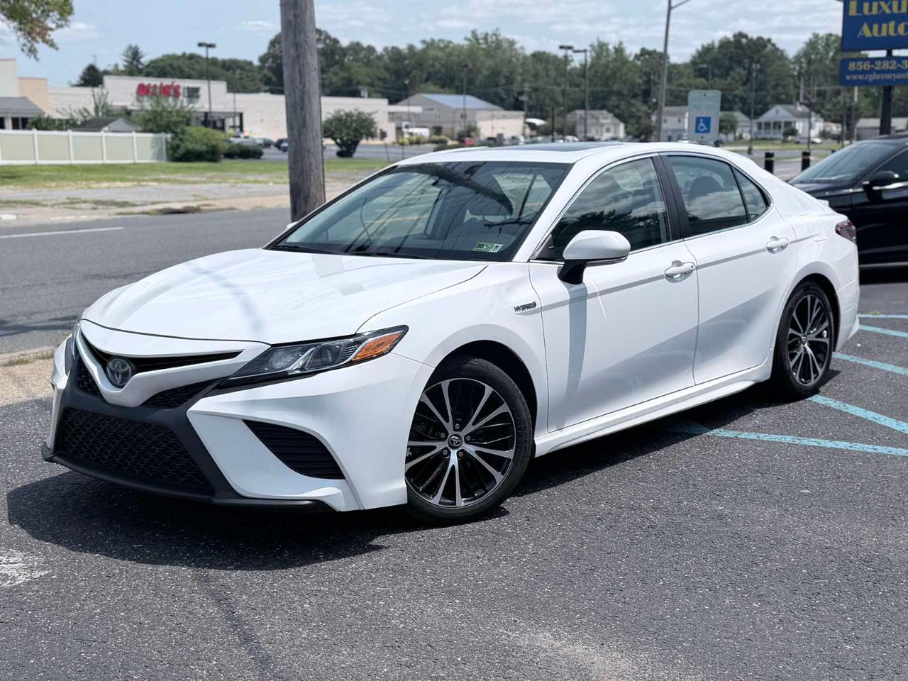 Toyota Camry Hybrid LE CVT (Natl) 2019