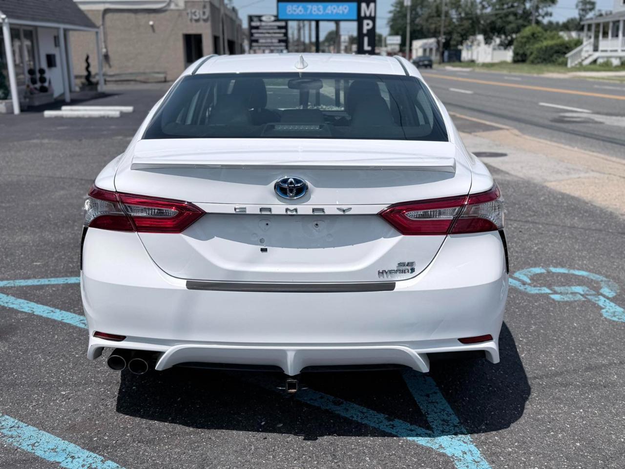 Toyota Camry Hybrid LE CVT (Natl) 2019