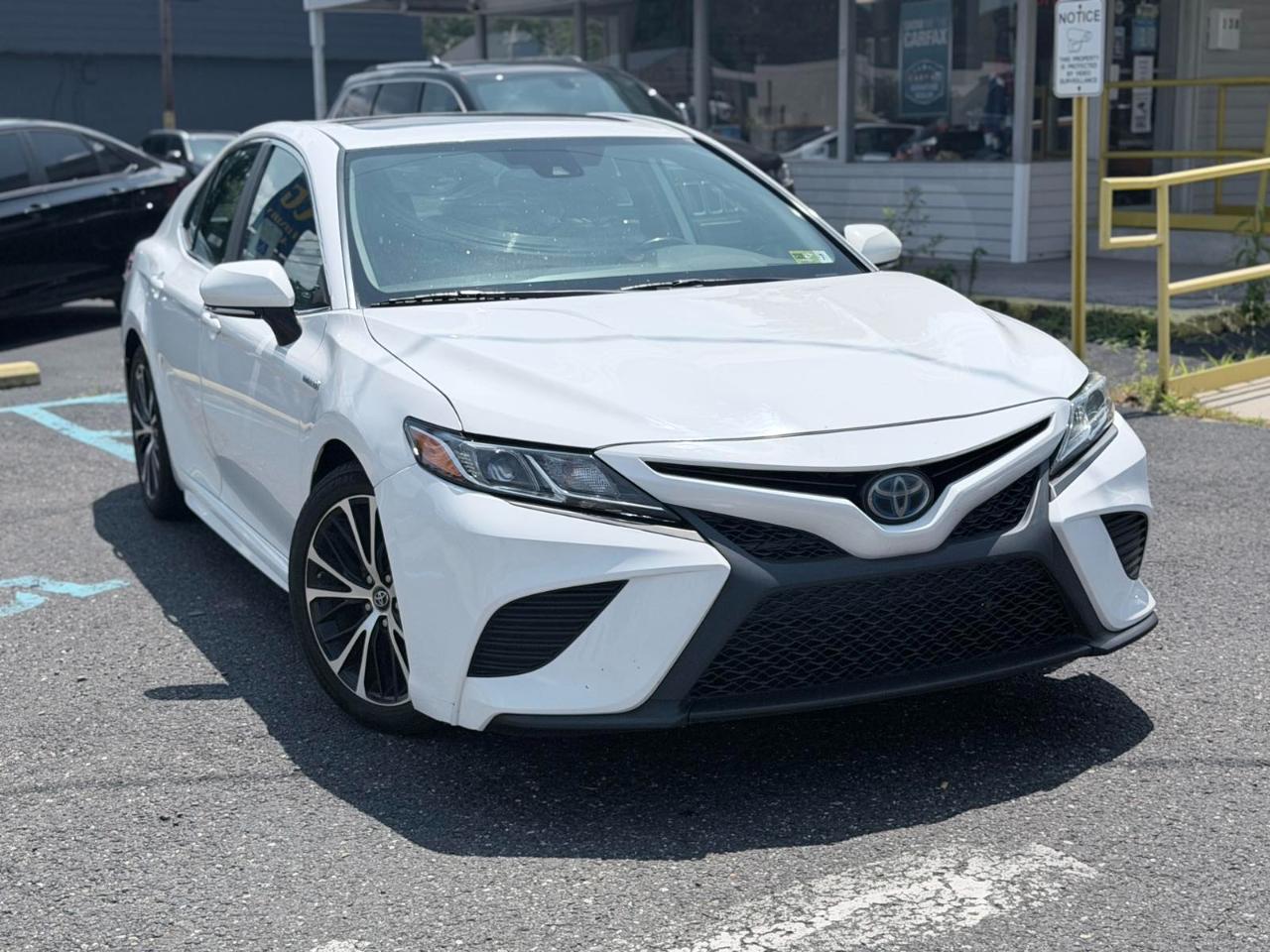 Toyota Camry Hybrid LE CVT (Natl) 2019