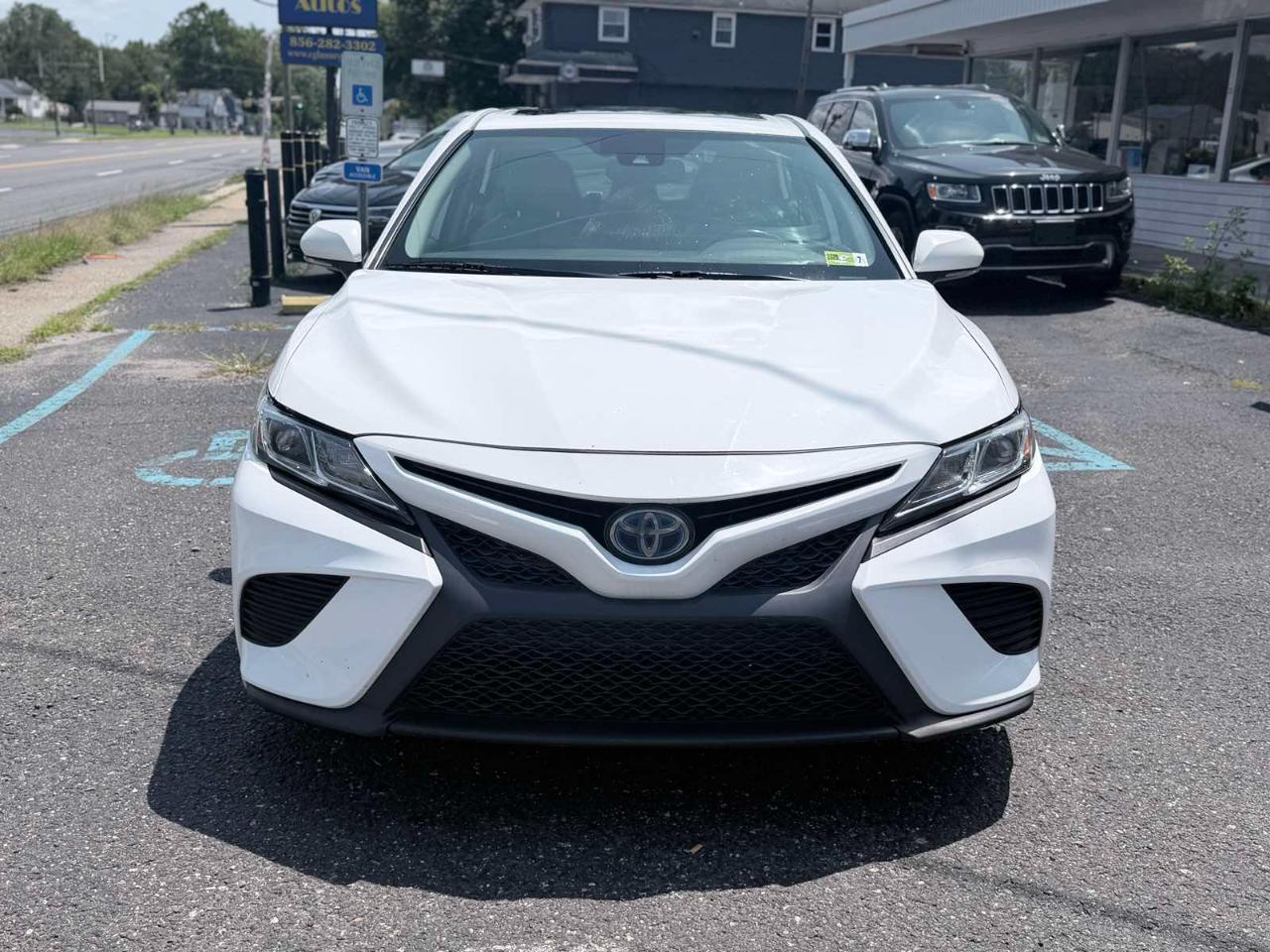 Toyota Camry Hybrid LE CVT (Natl) 2019