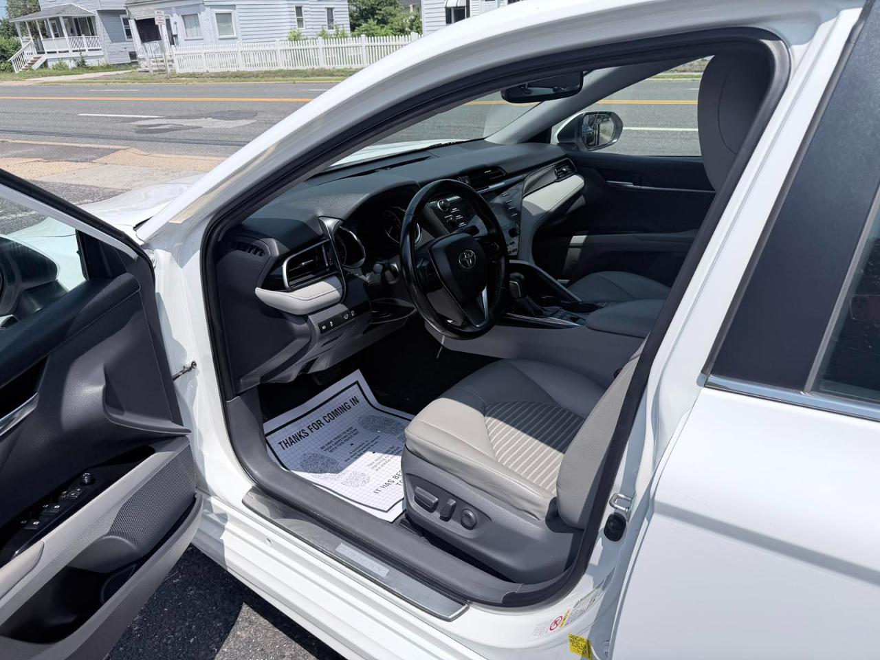 Toyota Camry Hybrid LE CVT (Natl) 2019