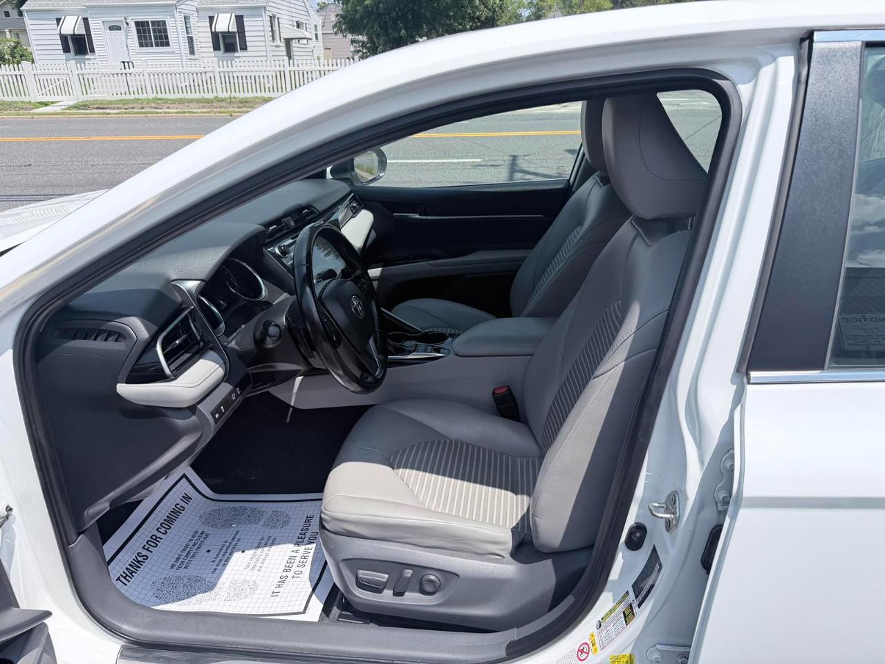 Toyota Camry Hybrid LE CVT (Natl) 2019