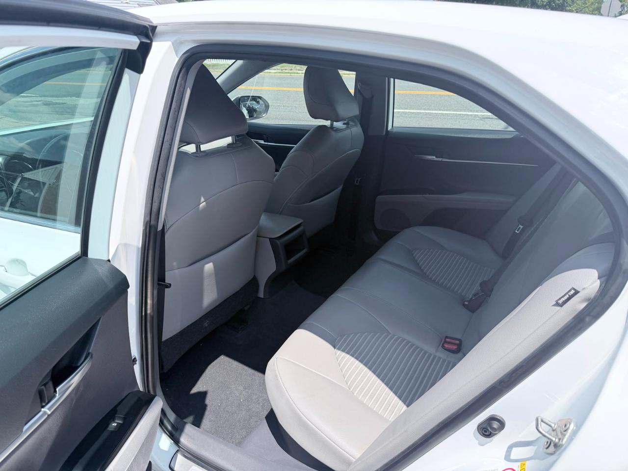 Toyota Camry Hybrid LE CVT (Natl) 2019