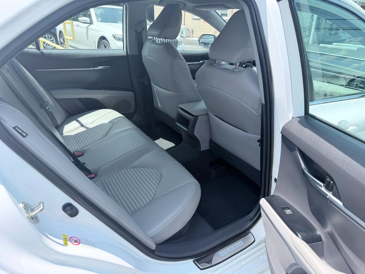 Toyota Camry Hybrid LE CVT (Natl) 2019