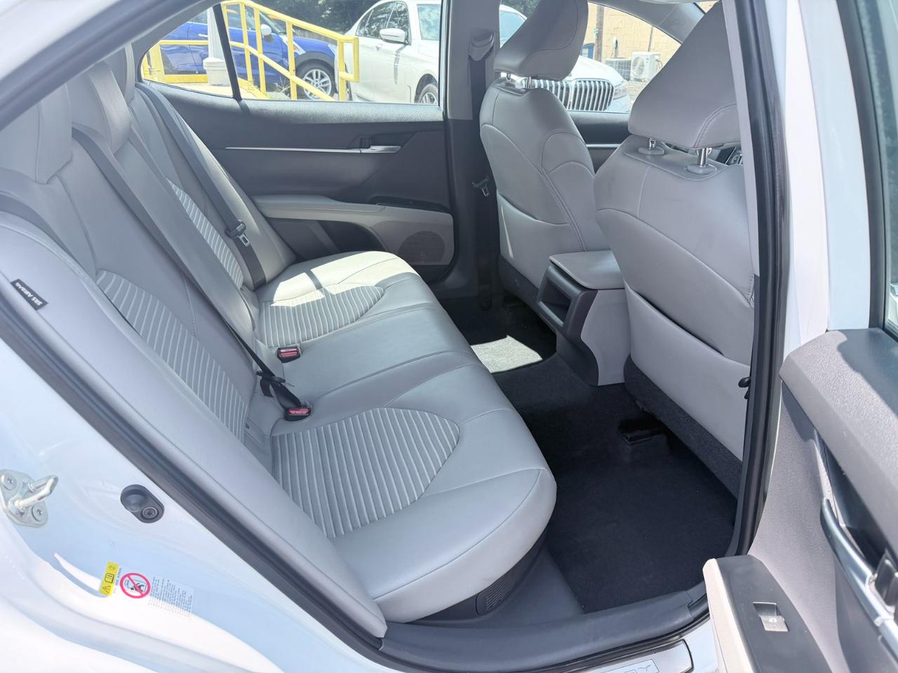 Toyota Camry Hybrid LE CVT (Natl) 2019