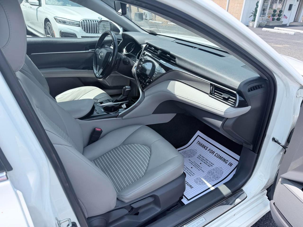 Toyota Camry Hybrid LE CVT (Natl) 2019